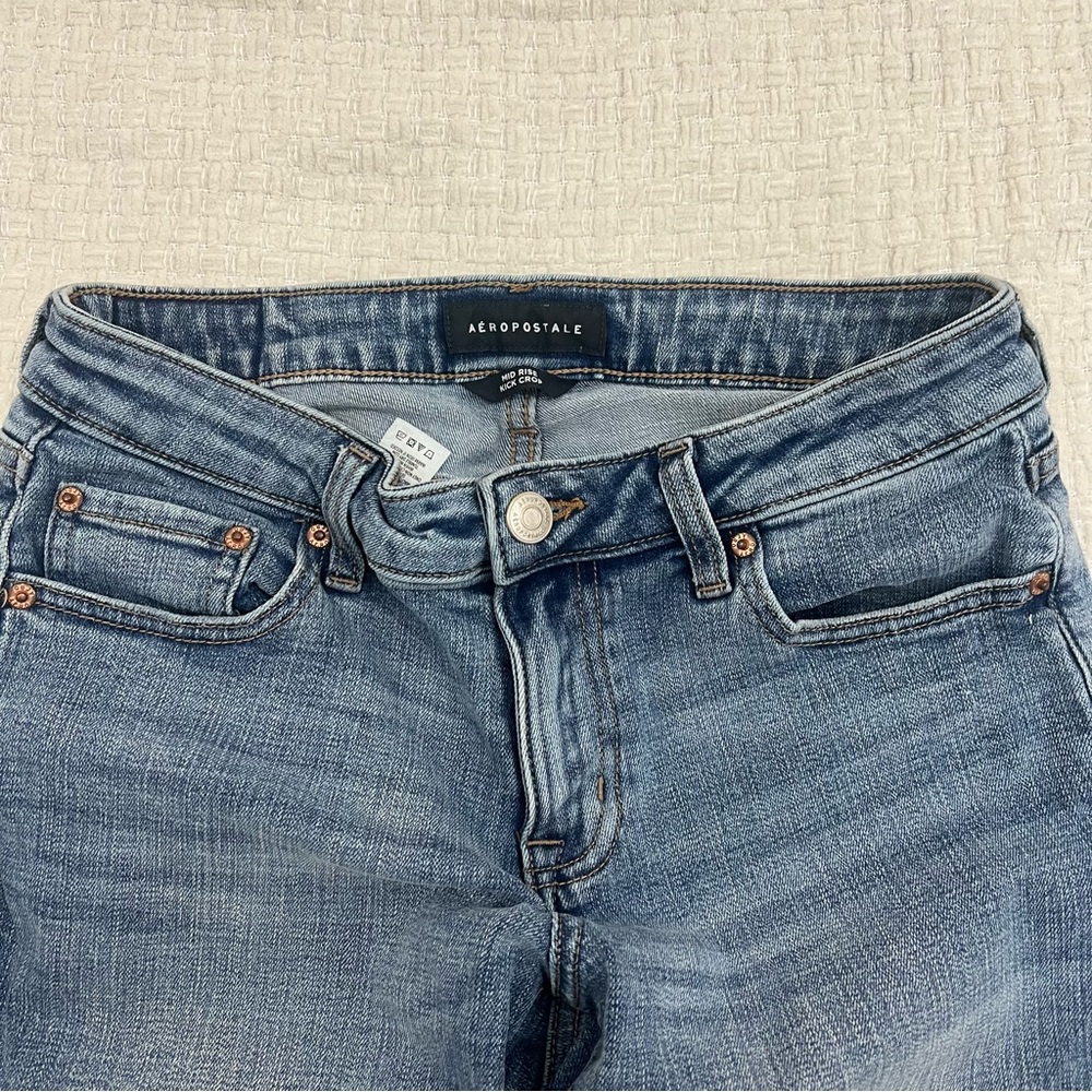 Aeropostale Mid Rise Kick Crop Jeans Size 6 Medium Wash - Picture 2 of 4
